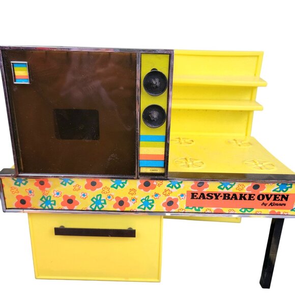 Kenner Easy Bake Oven Vintage 1972 Kitchen Toy Cookbook Pan Works Yellow 70s Fun - Picture 9 of 16